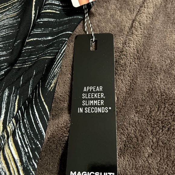 Magicsuit one piece top size 14 Black and white print NEW - Picture 5 of 6